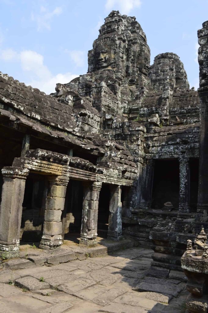 A l'intérieur du temple